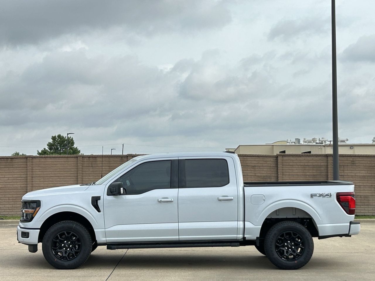 2025 Ford F-150 XLT photo 3