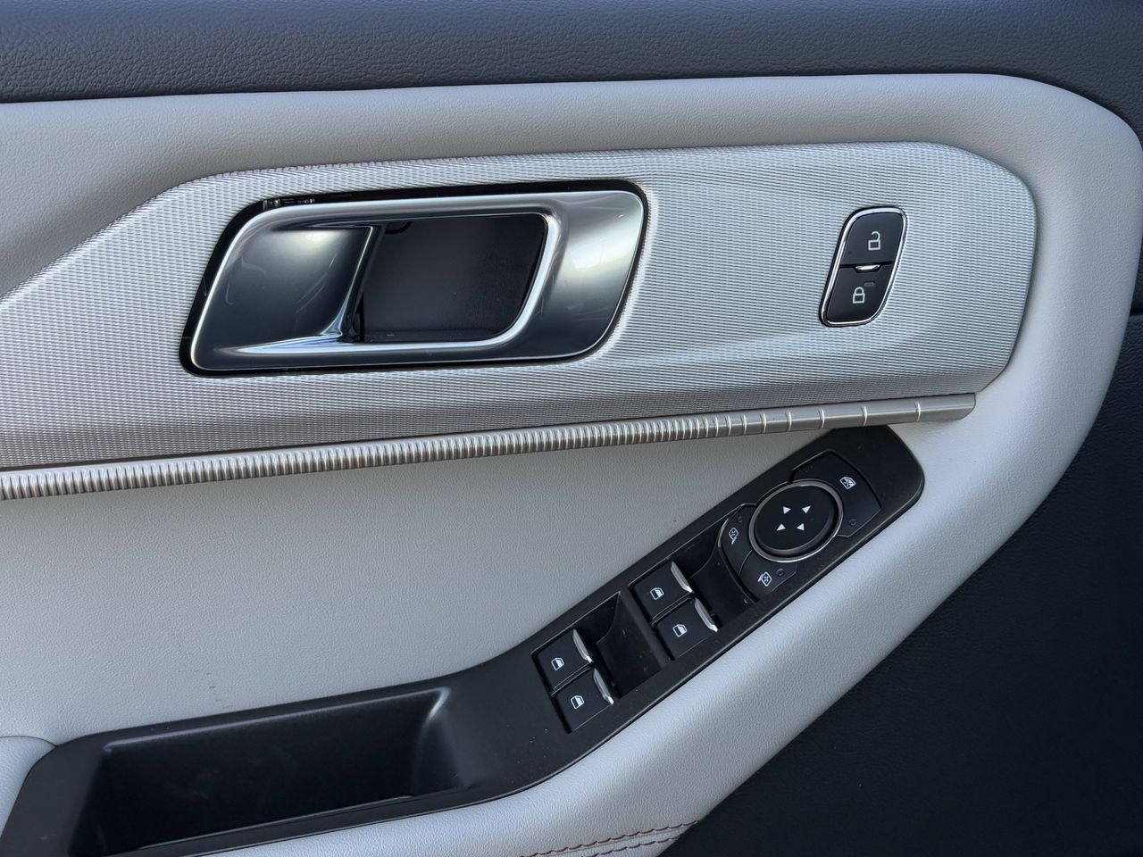 2026 Ford Explorer Active - Photo 22