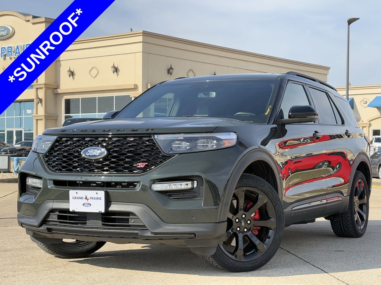 2022 Ford Explorer ST's photo