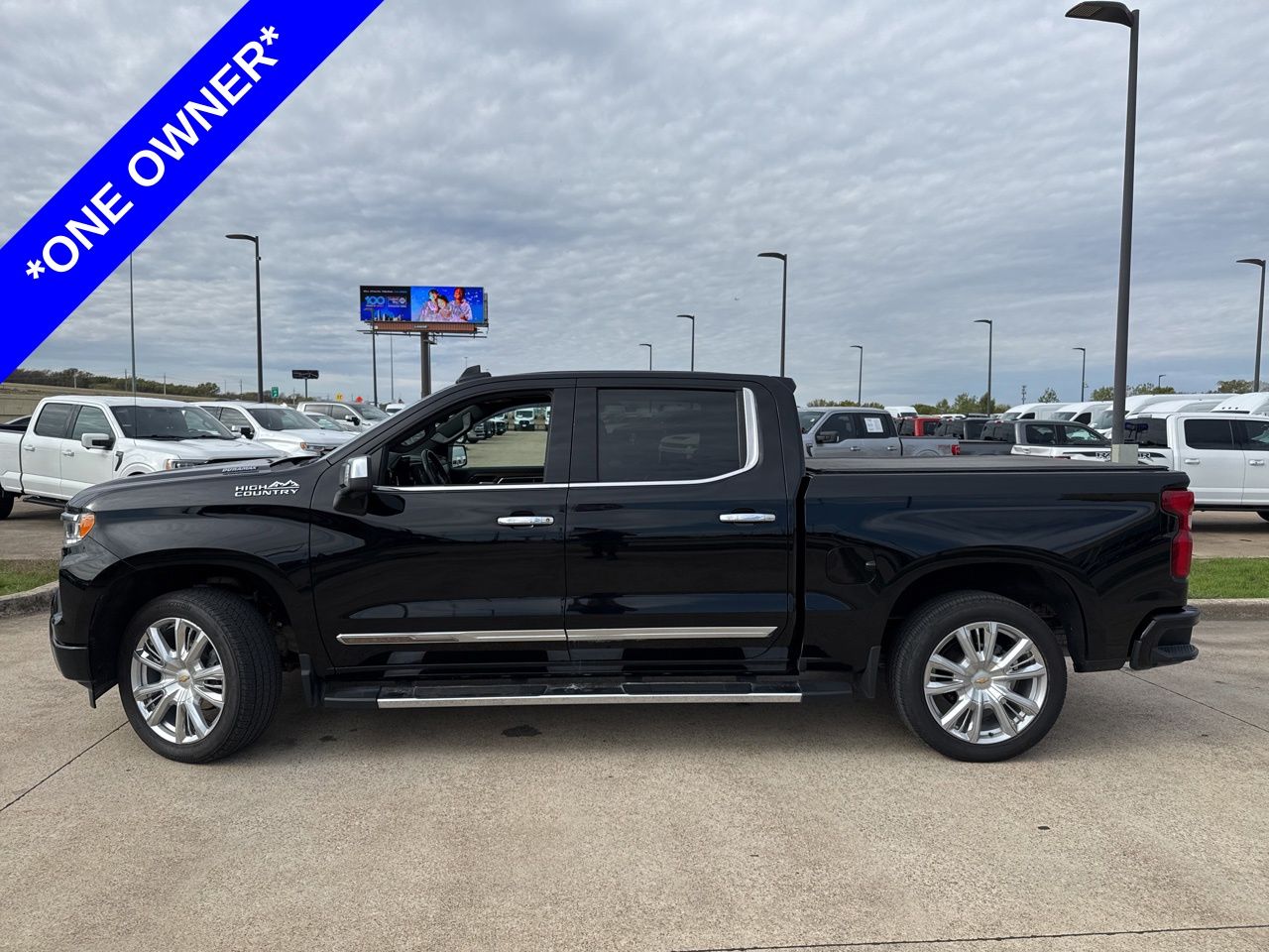 2022 Chevrolet Silverado 1500 High Country photo 3