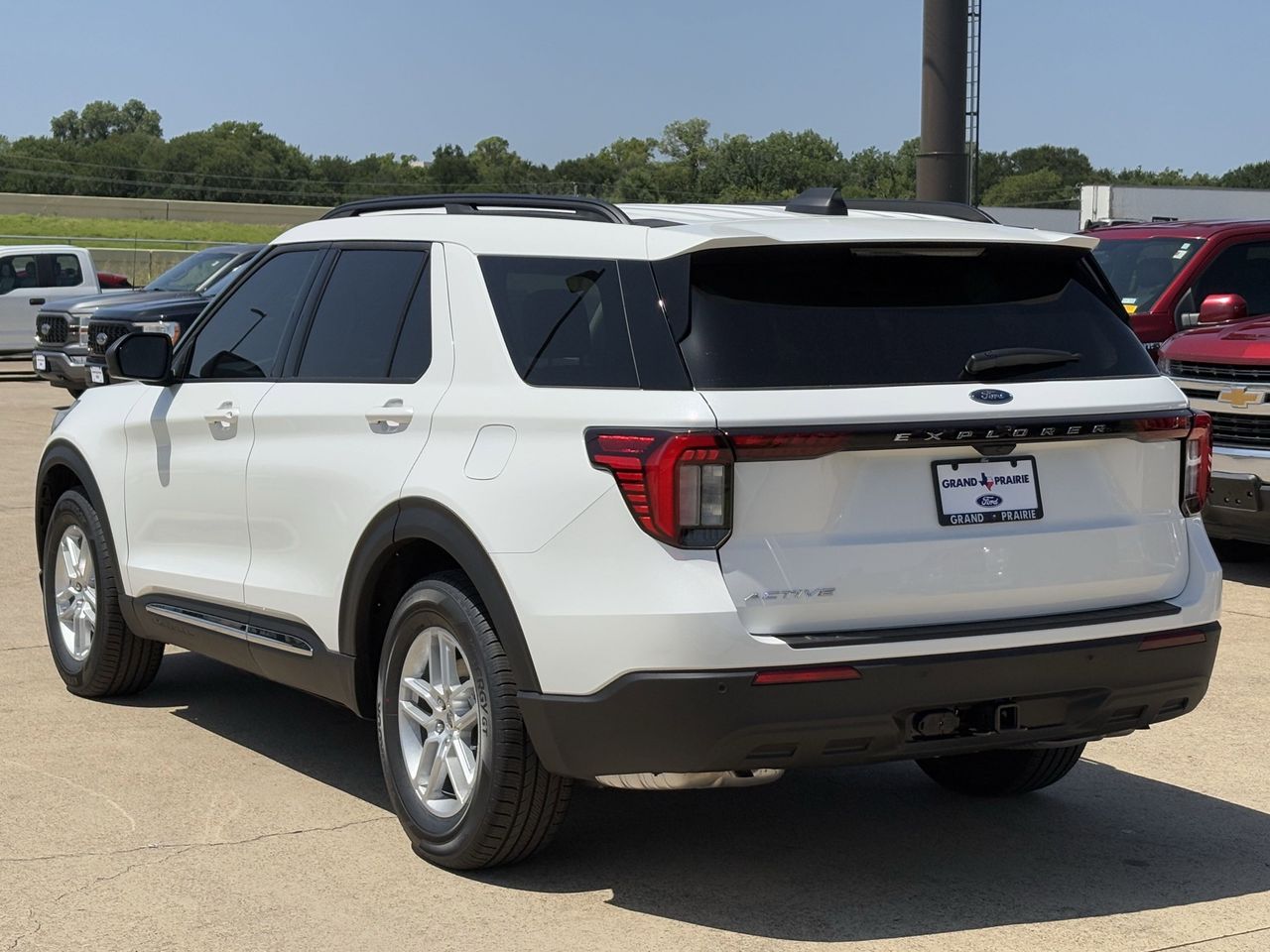 2025 Ford Explorer photo 4