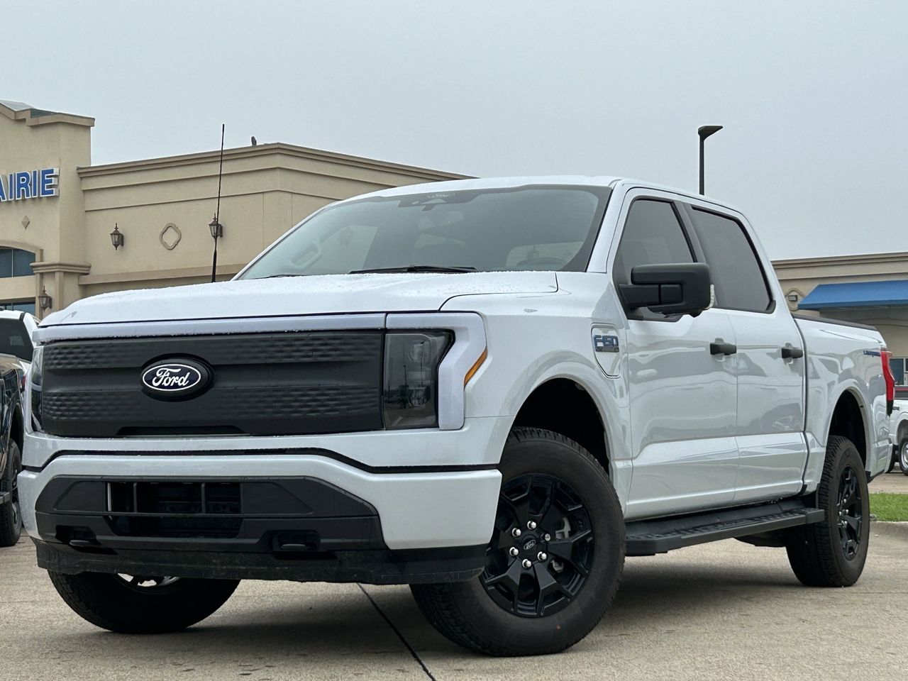 2025 Ford F-150 Lightning XLT photo 2