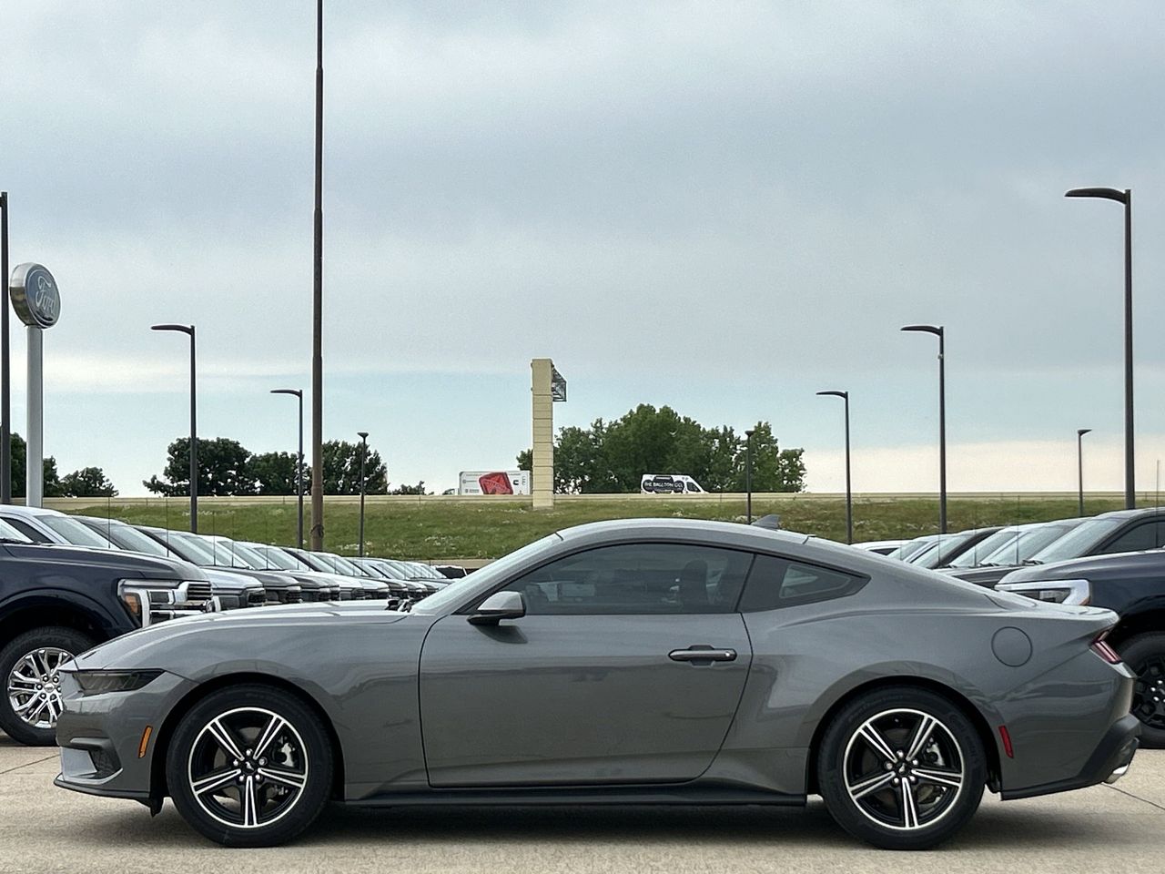 2025 Ford Mustang EcoBoost photo 3