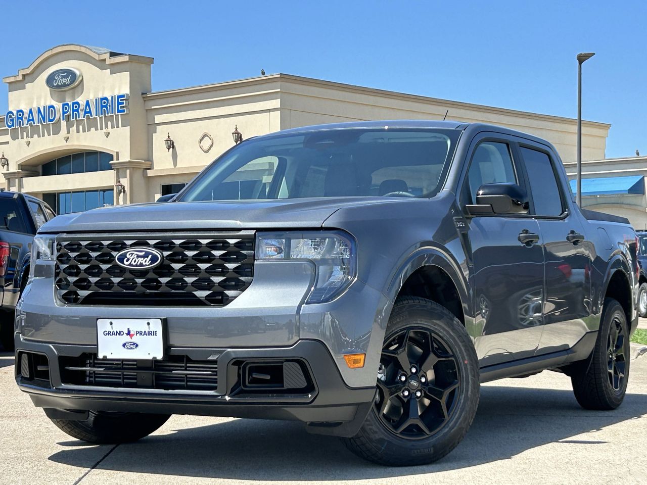 2025 Ford Maverick XLT photo 2
