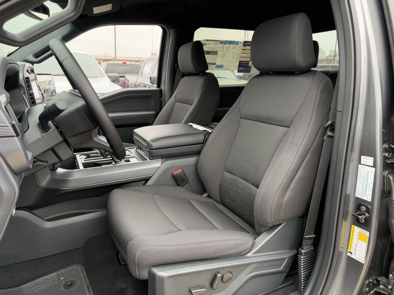 2025 Ford F-150 XLT - Photo 25