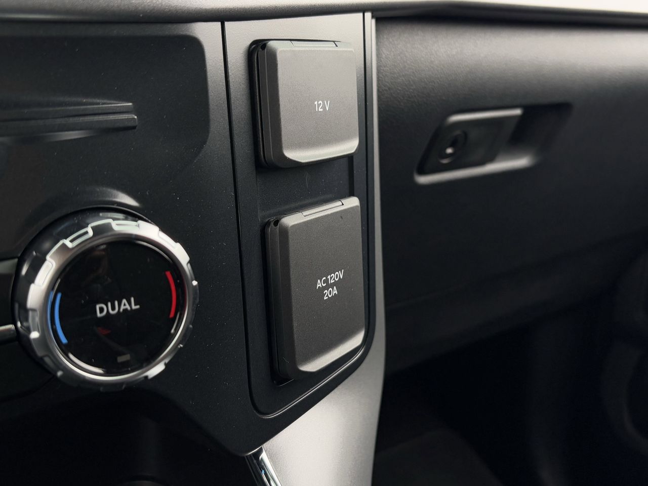2025 Ford F-150 XLT - Photo 21