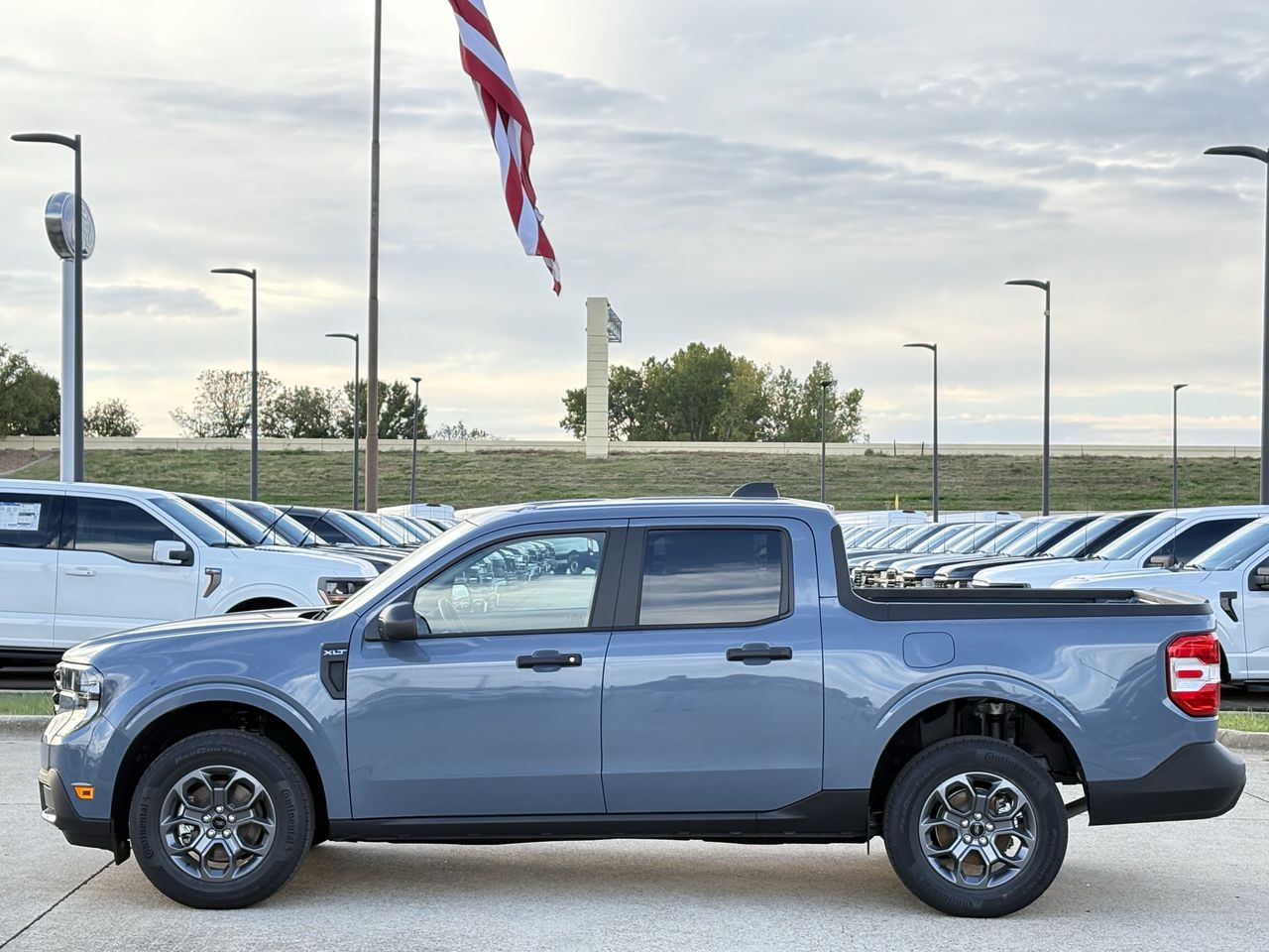 2025 Ford Maverick XLT photo 3