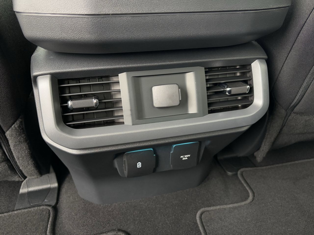 2025 Ford F-150 XLT - Photo 22