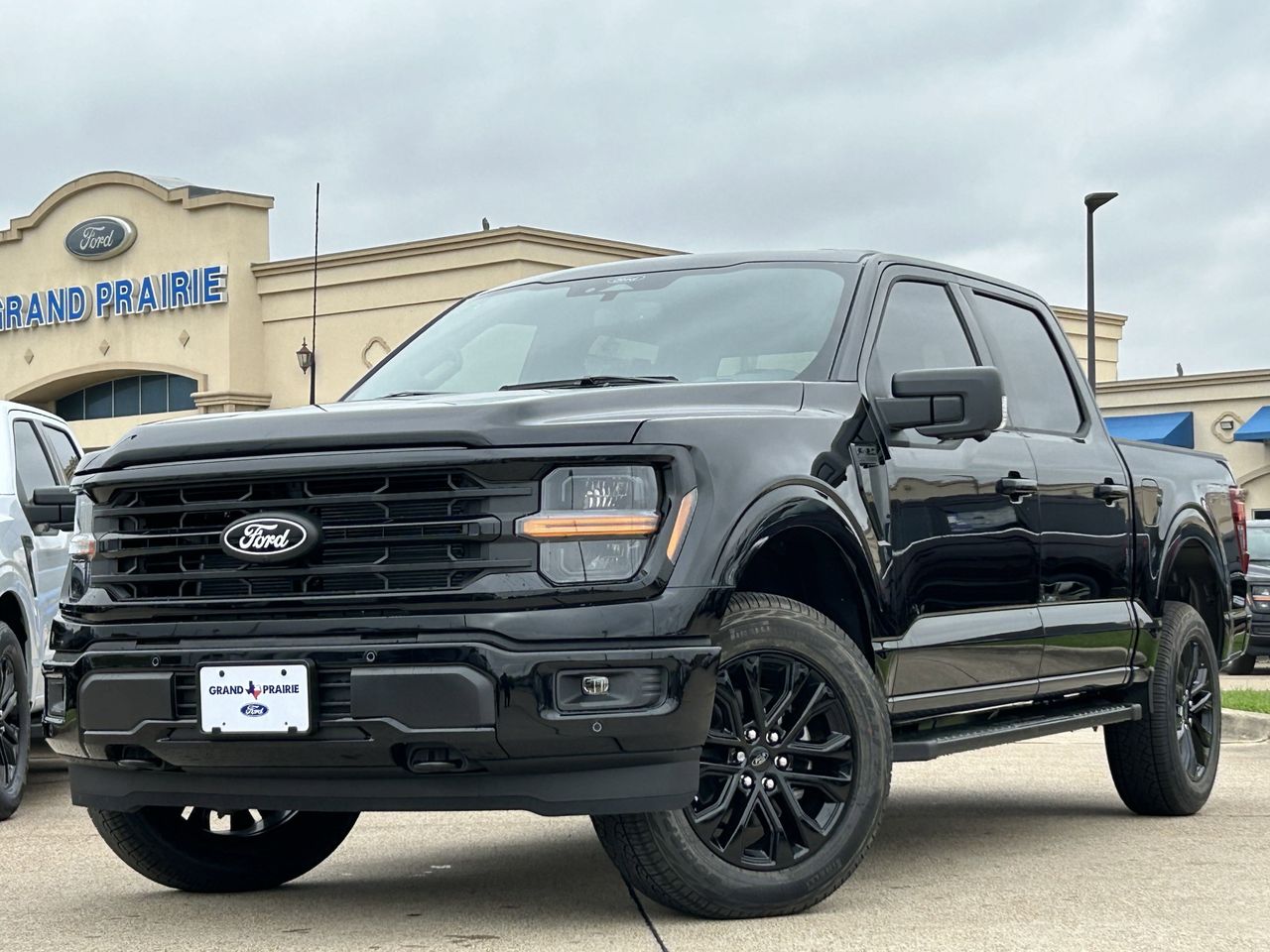 2025 Ford F-150 XLT photo 2