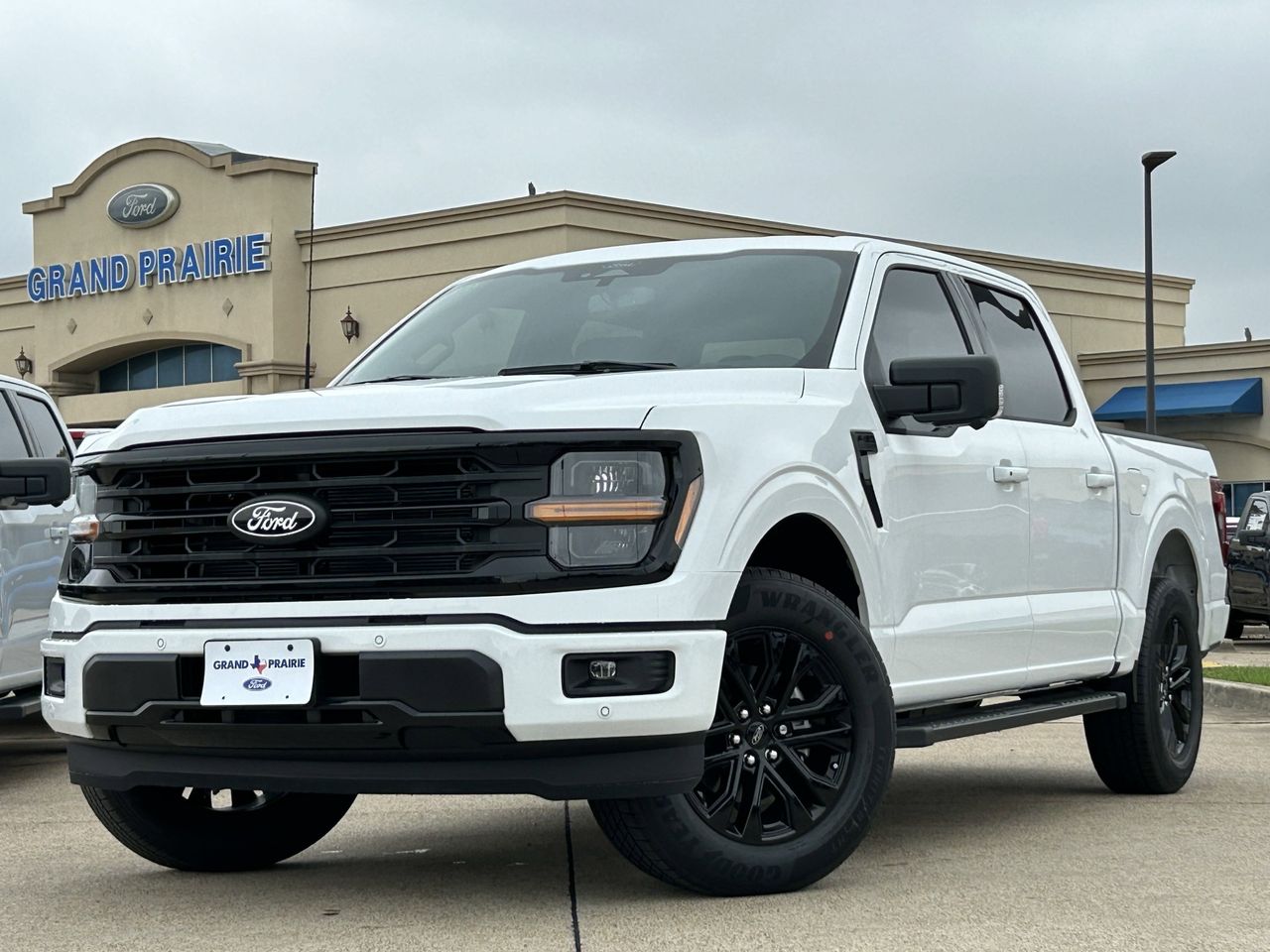 2025 Ford F-150 XLT photo 2
