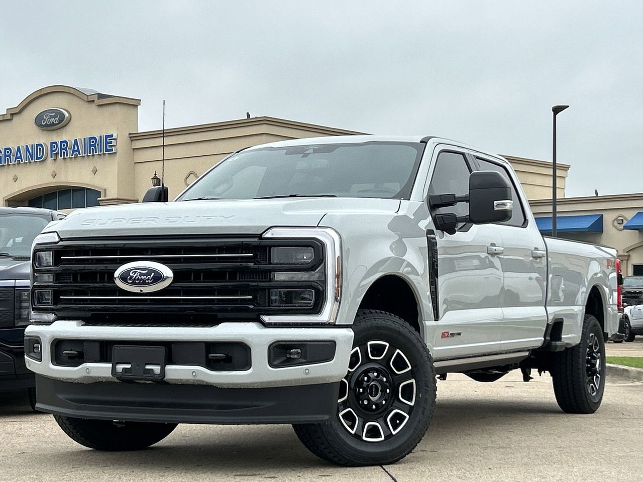 2025 Ford F-350 Platinum photo 2