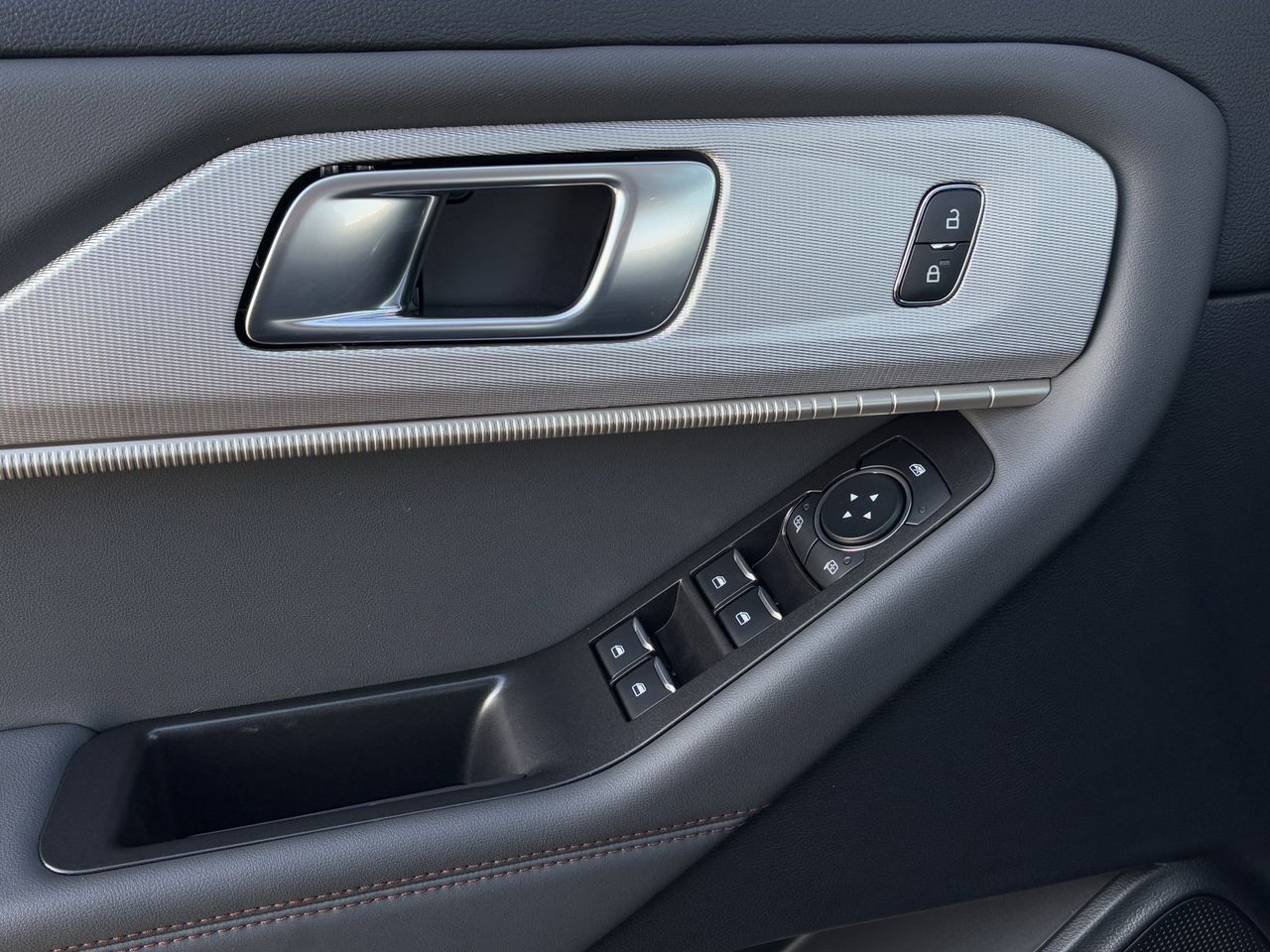 2026 Ford Explorer Active - Photo 23