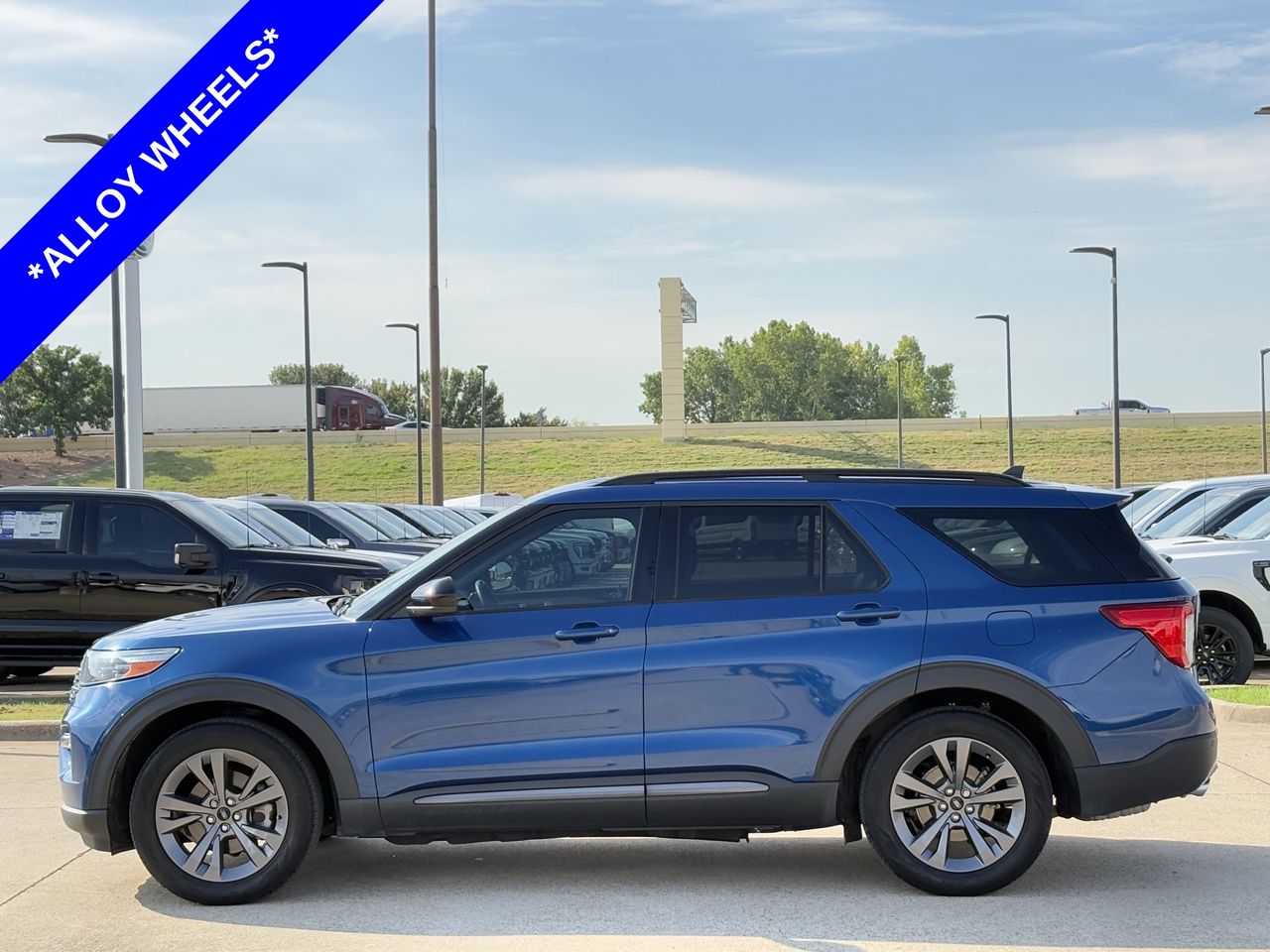 2022 Ford Explorer XLT photo 3