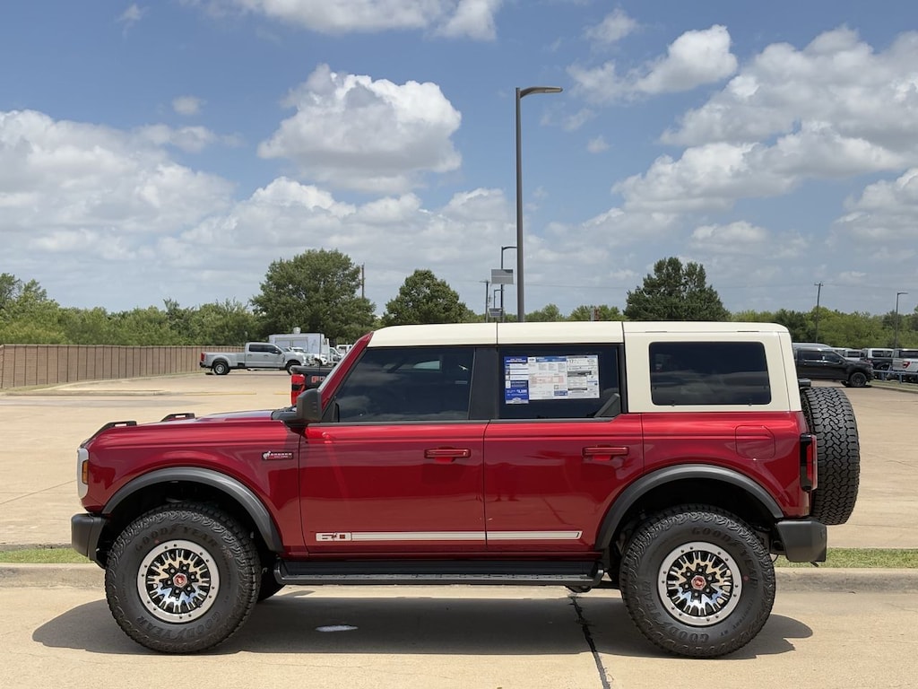 New 2026 Ford Bronco Outer Banks SUV