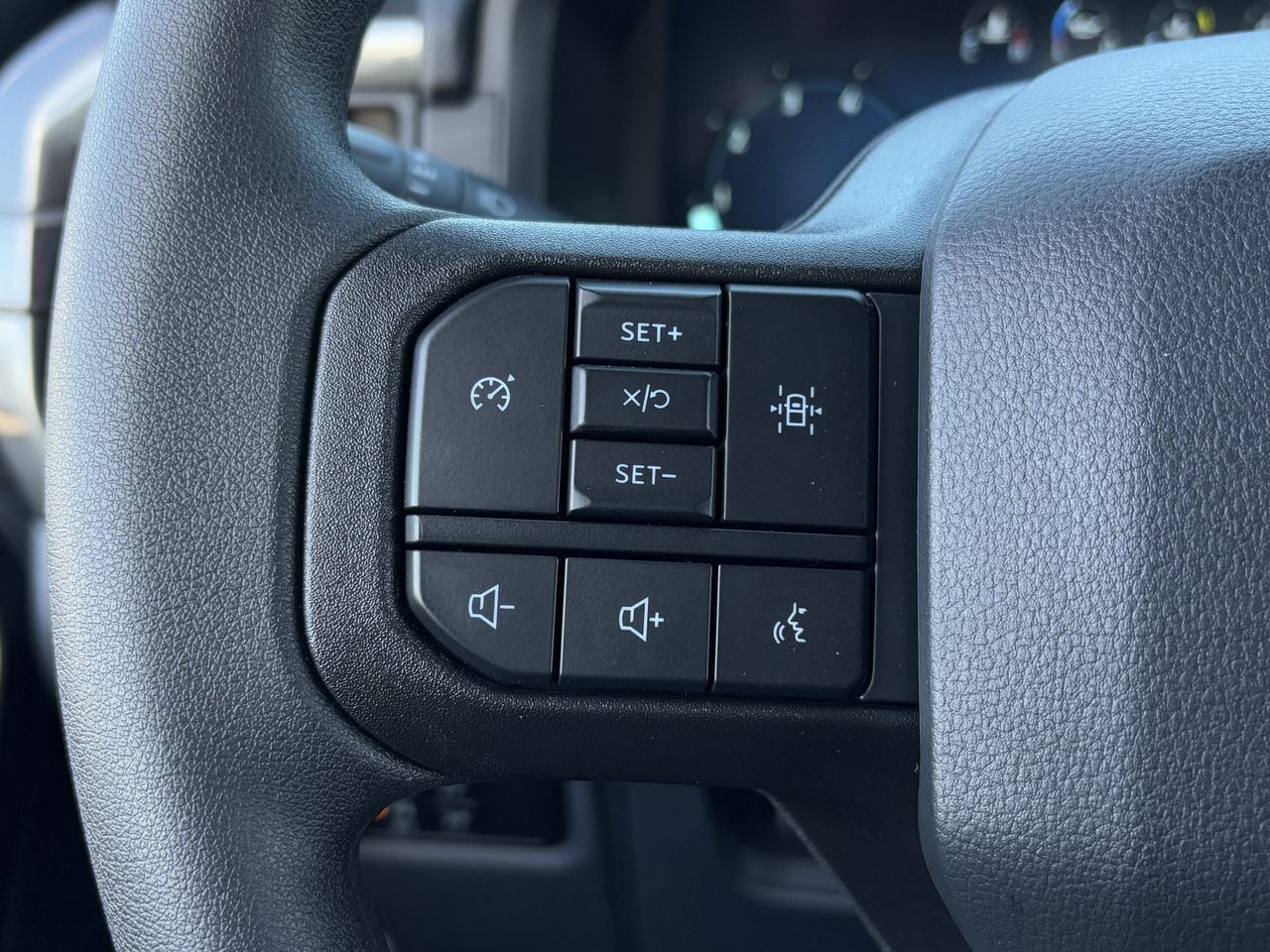 2025 Ford F-150 STX - Photo 14