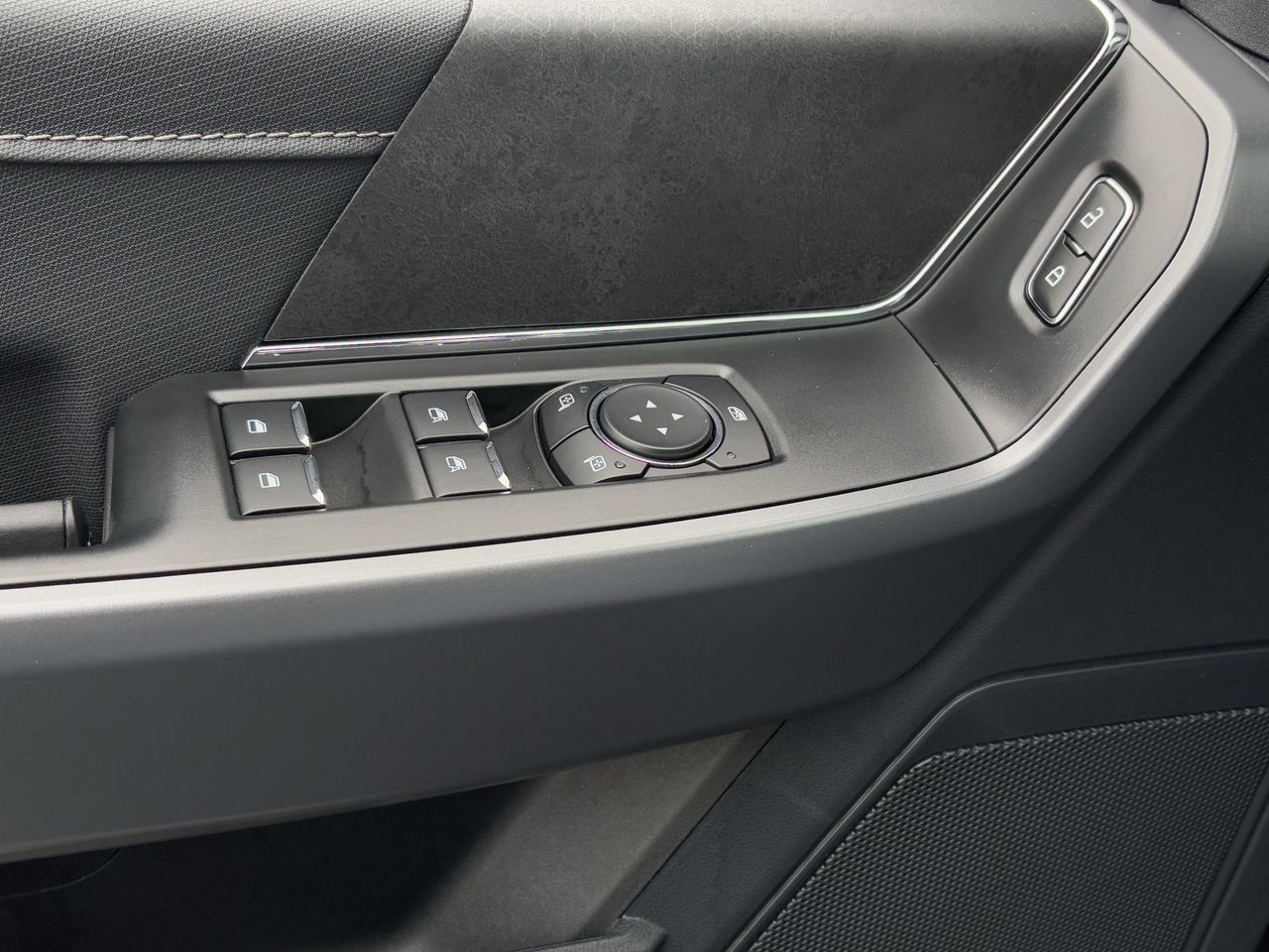 2025 Ford F-150 XLT - Photo 24