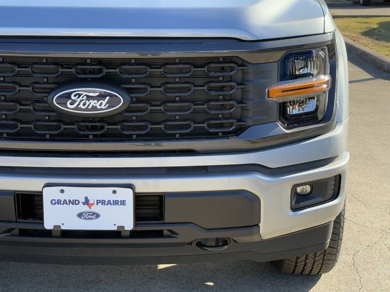 2025 Ford F-150 STX - Photo 9