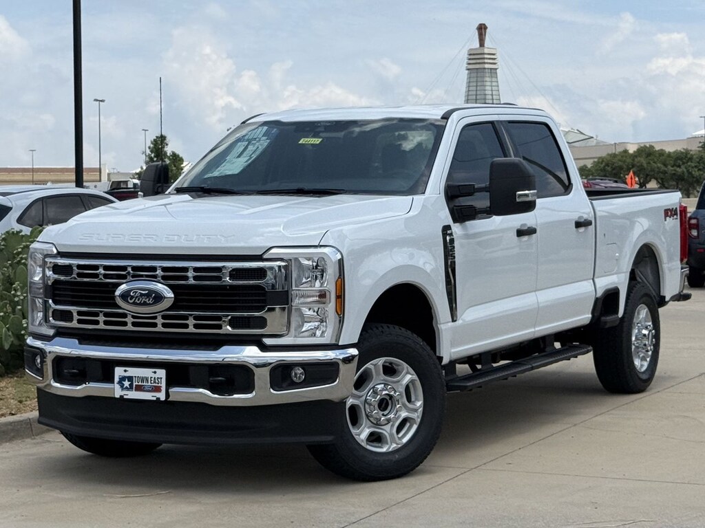 New 2026 Ford F-250 XLT Truck Crew Cab
