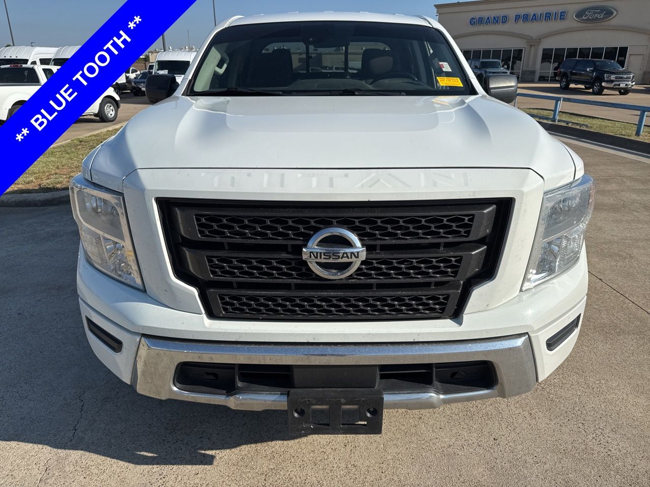 2022 Nissan Titan SV photo 2