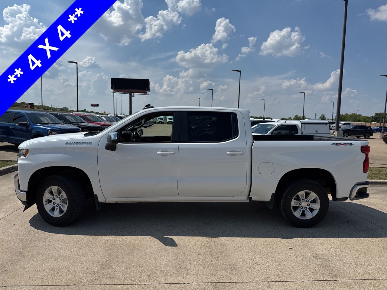 2021 Chevrolet Silverado LT photo 3