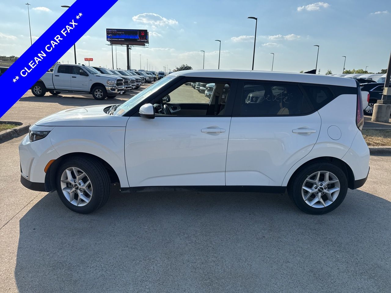 2023 Kia Soul LX S photo 3