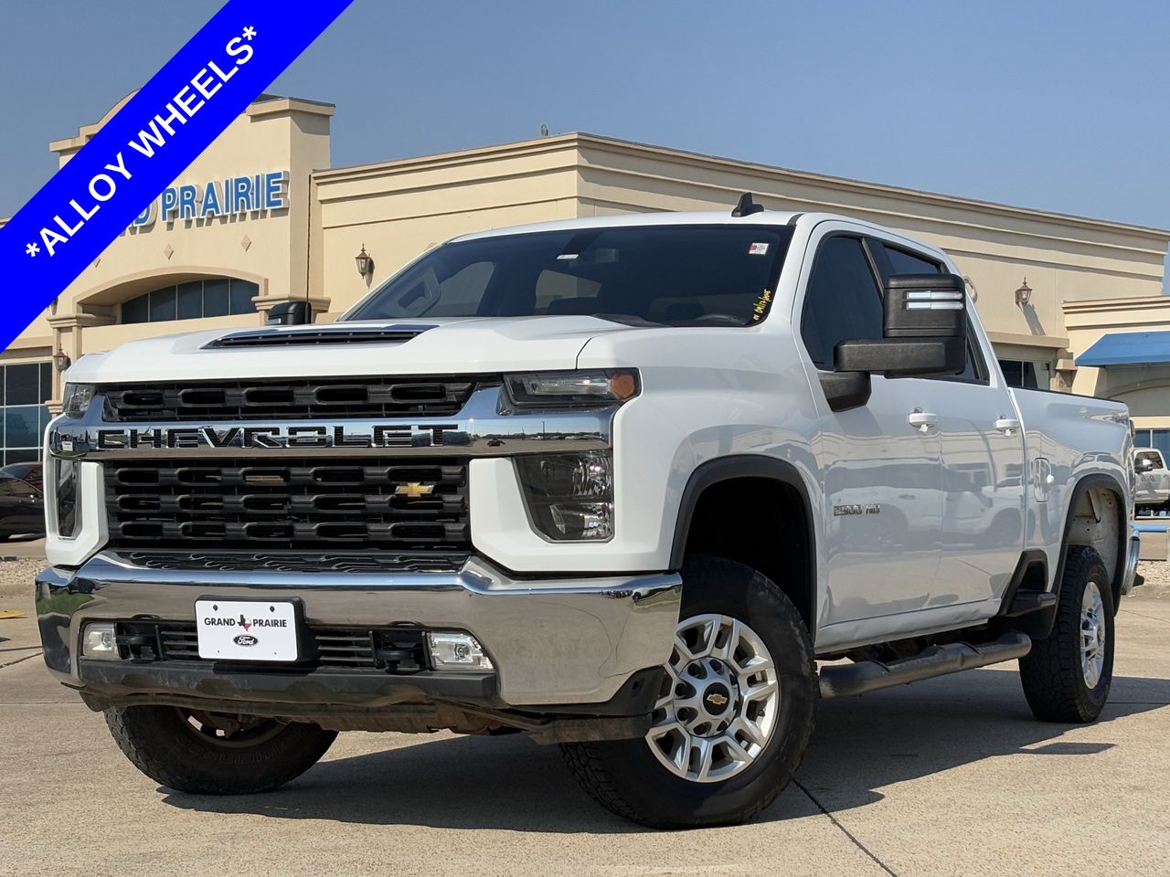 2020 Chevrolet Silverado LT photo 2