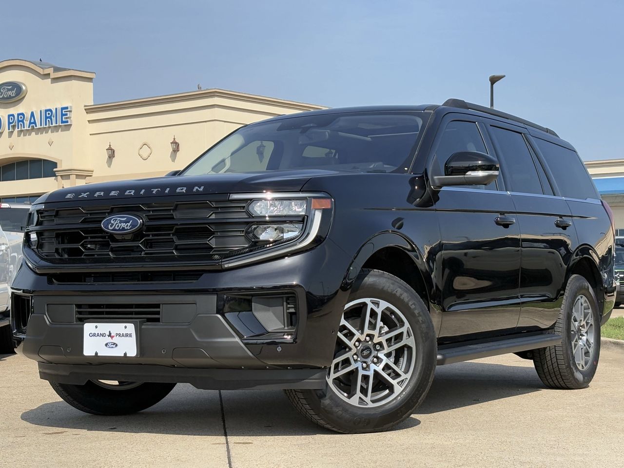 2025 Ford Expedition XLT photo 2