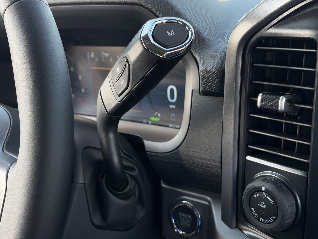 2025 Ford F-150 XLT - Photo 17