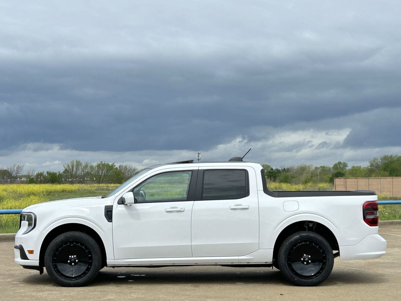 2025 Ford Maverick photo 3