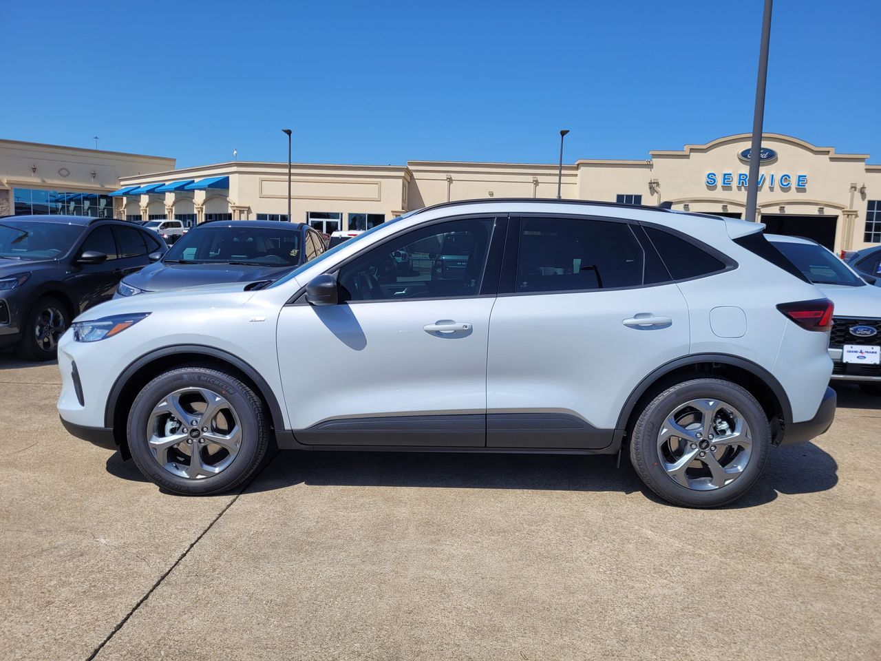 2025 Ford Escape ST-Line photo 3