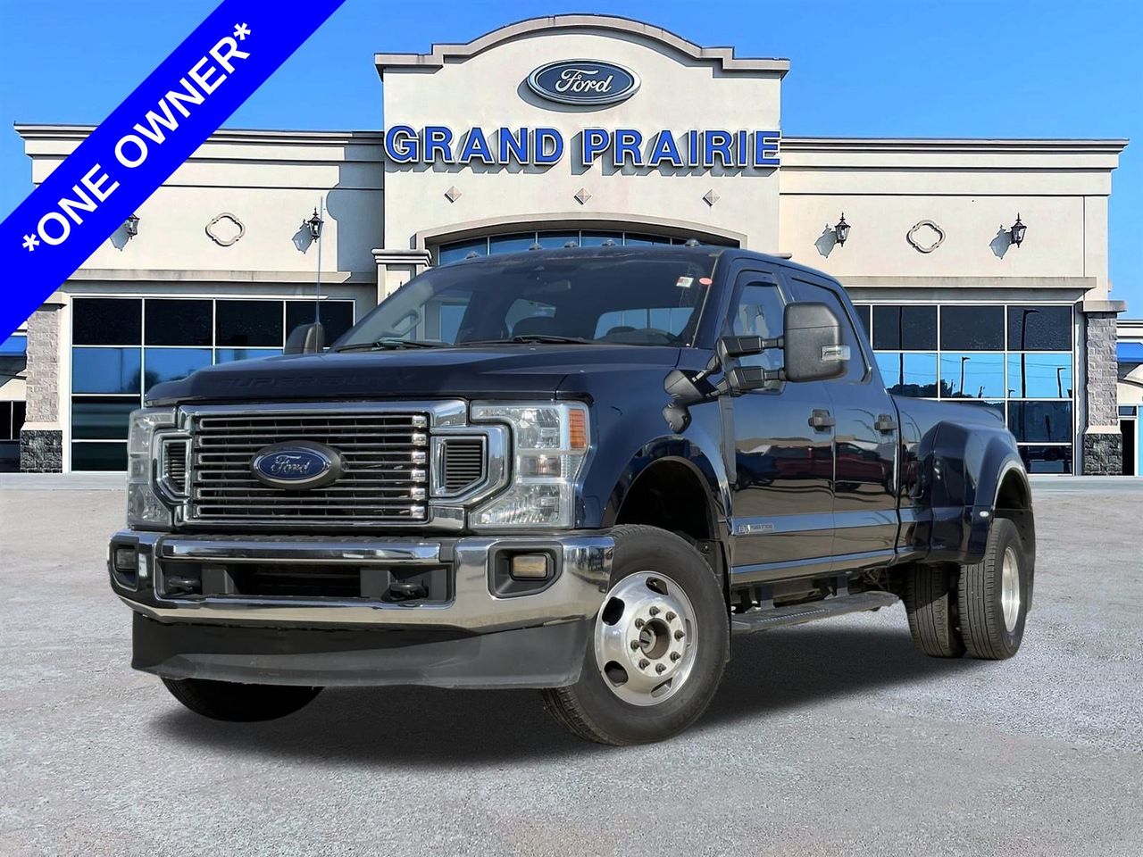 2022 Ford F-350 Super Duty XLT's photo