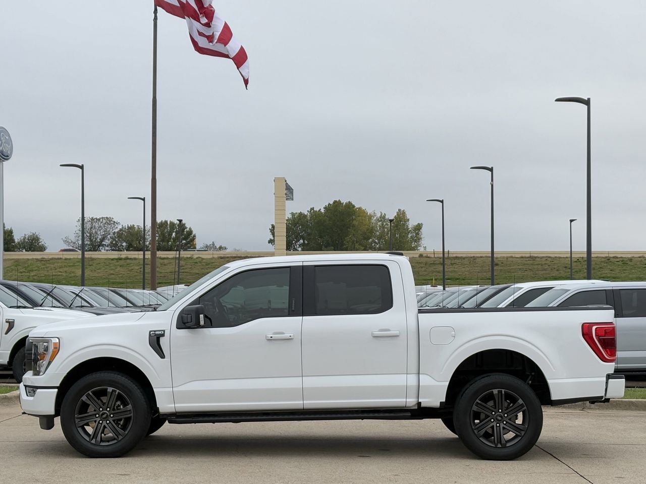 2022 Ford F-150 XLT photo 3