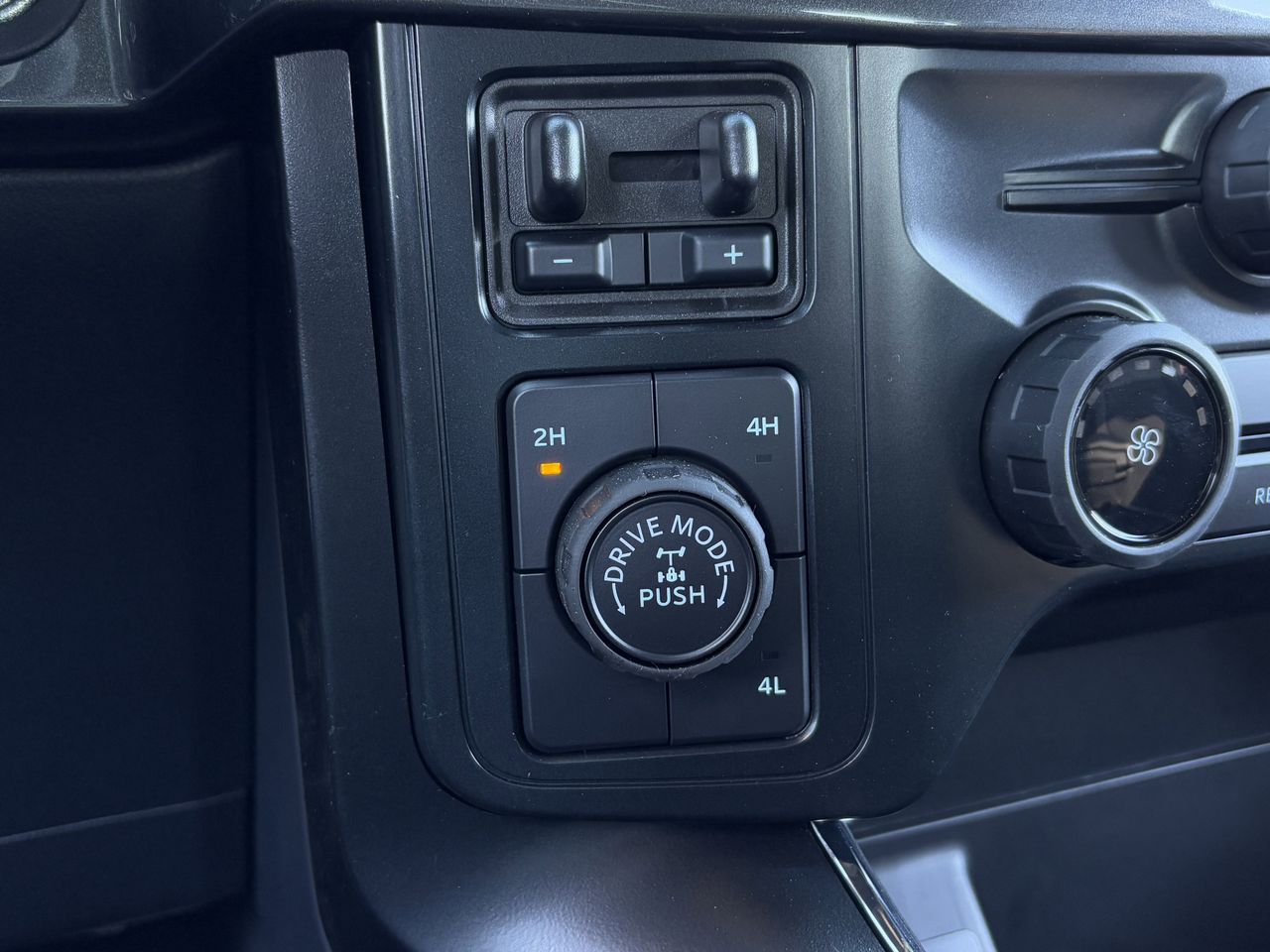 2025 Ford F-150 STX - Photo 19