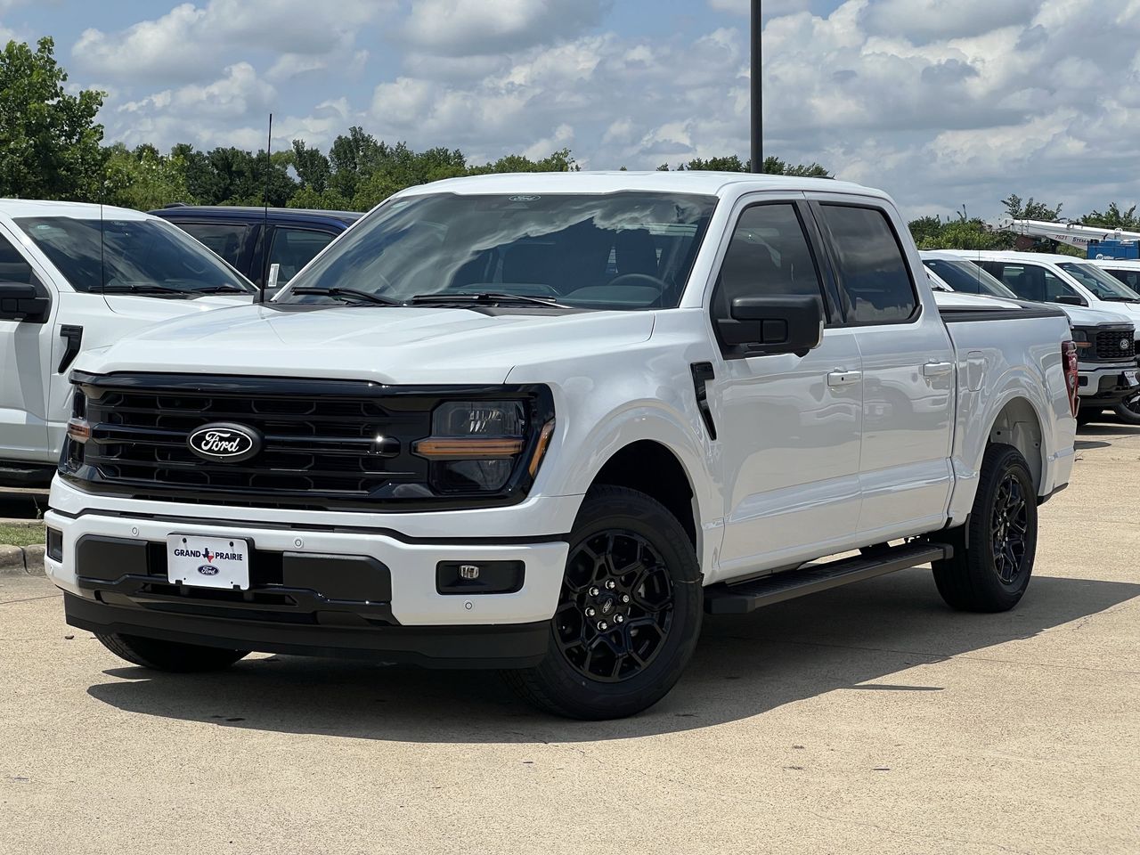 2025 Ford F-150 XLT photo 2