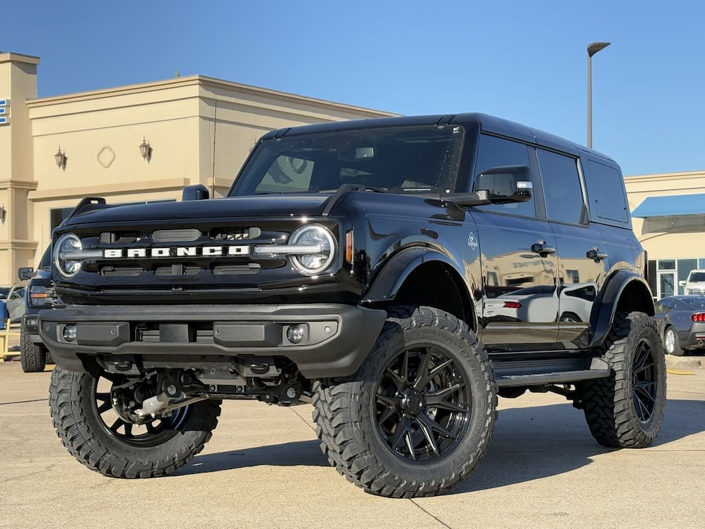 New 2025 Ford Bronco Outer Banks SUV