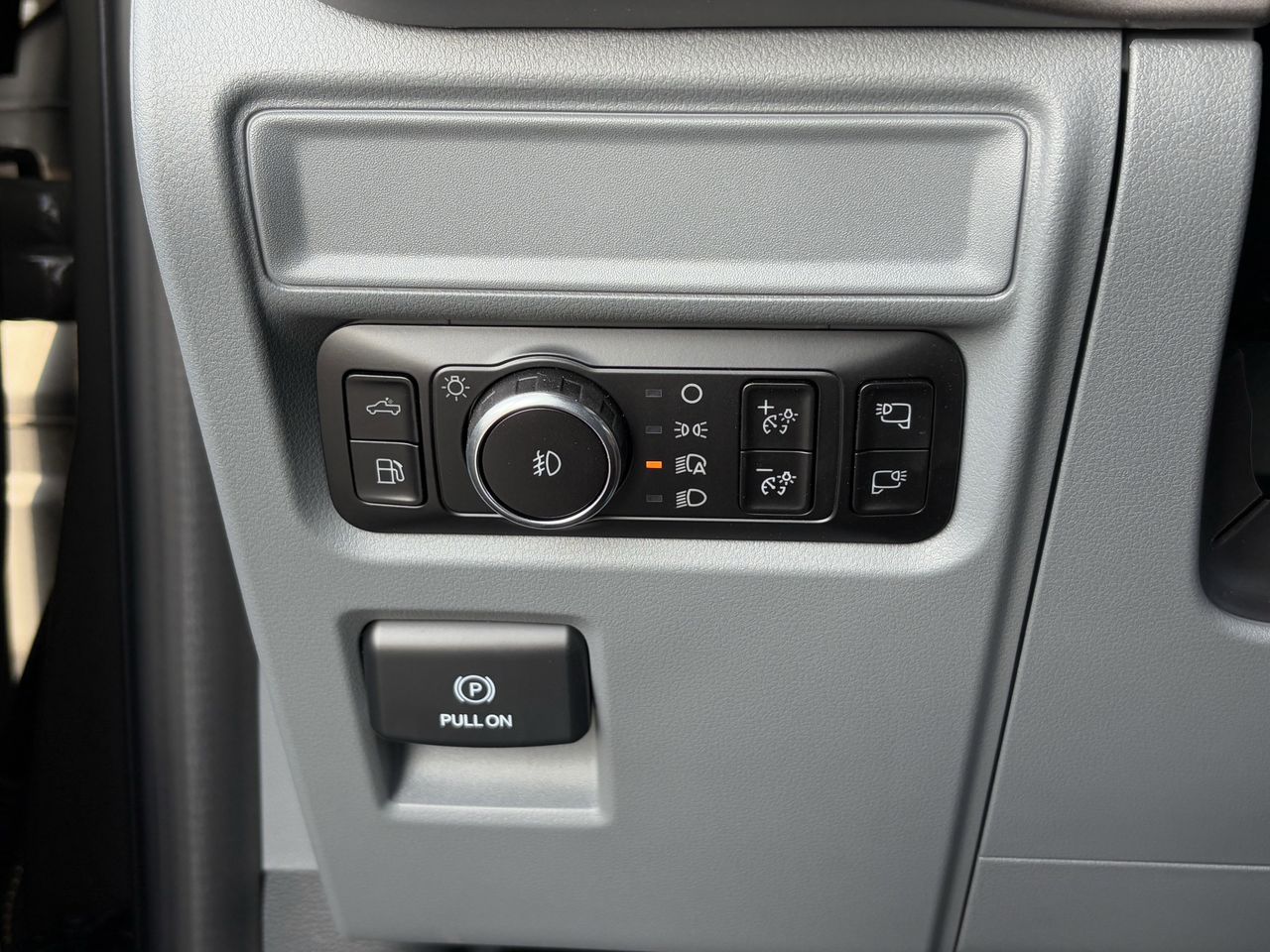 2025 Ford F-150 XLT - Photo 24