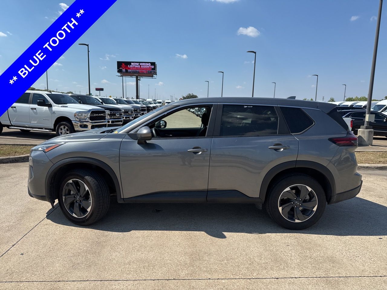 2024 Nissan Rogue SV photo 2