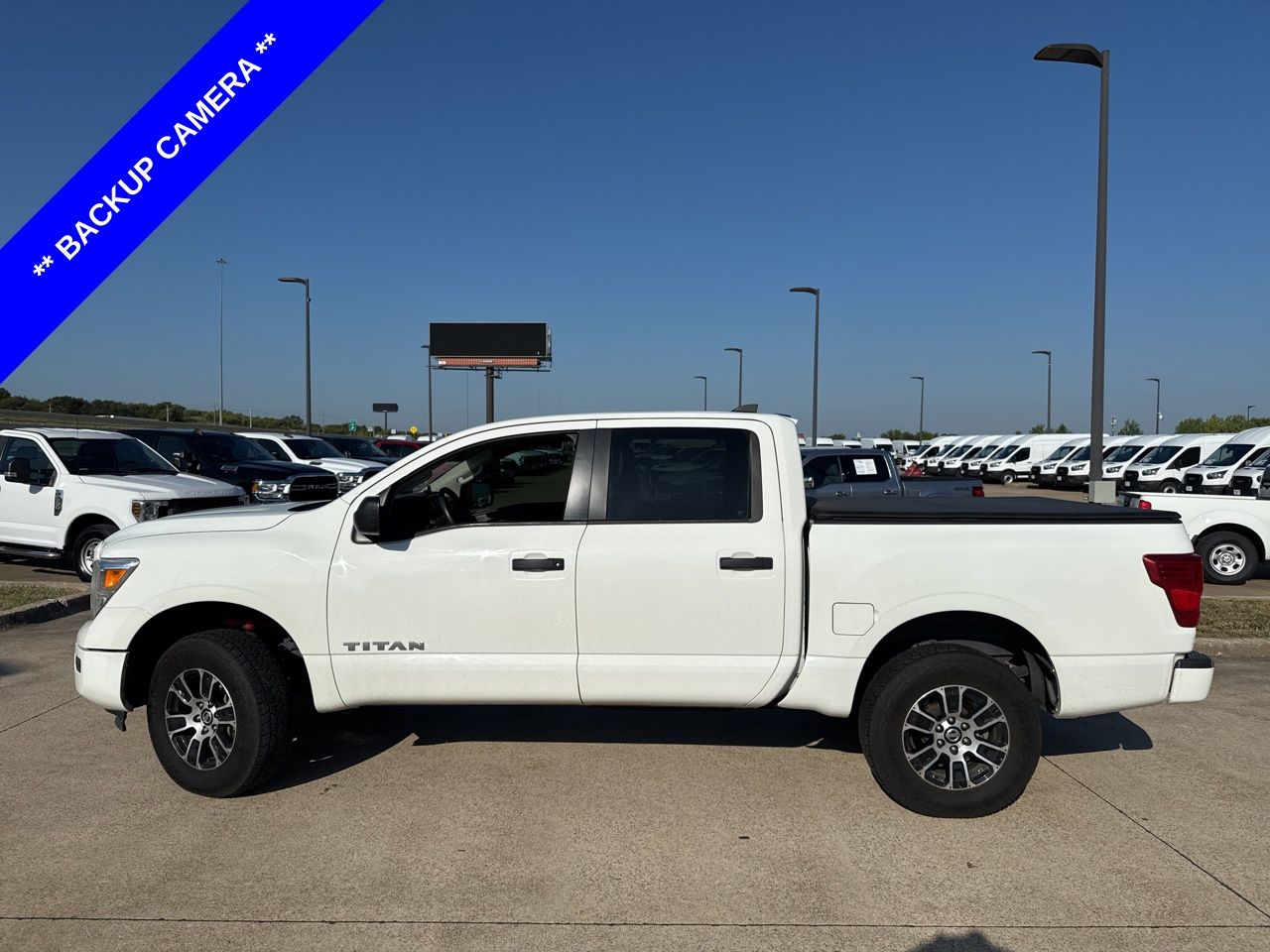 2022 Nissan Titan SV photo 3