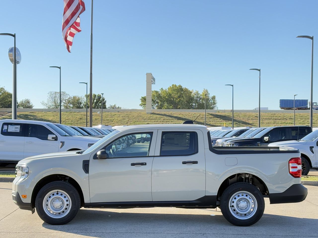 2025 Ford Maverick XL photo 3