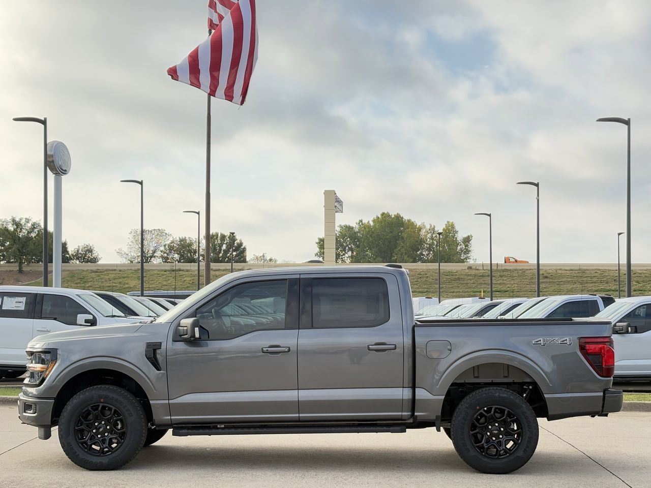 2025 Ford F-150 XLT photo 2