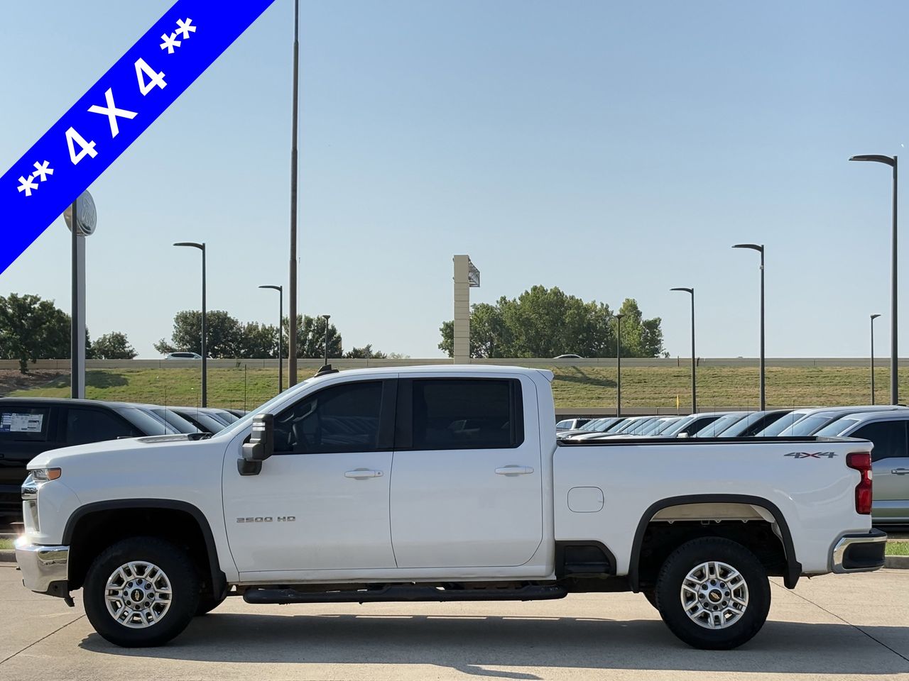 2020 Chevrolet Silverado LT photo 3