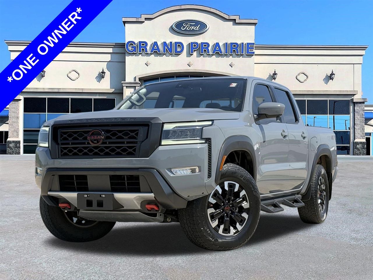 2023 Nissan Frontier PRO-4X Crew Cab 4X4's photo