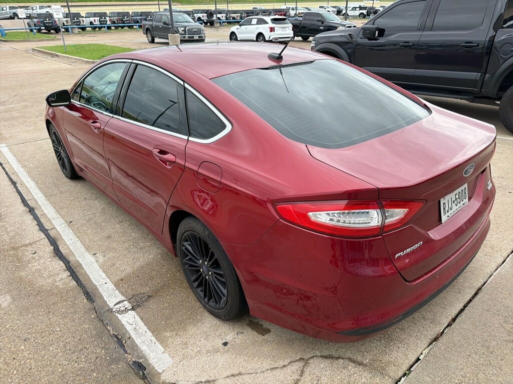 Used 2016 Ford Fusion SE Sedan