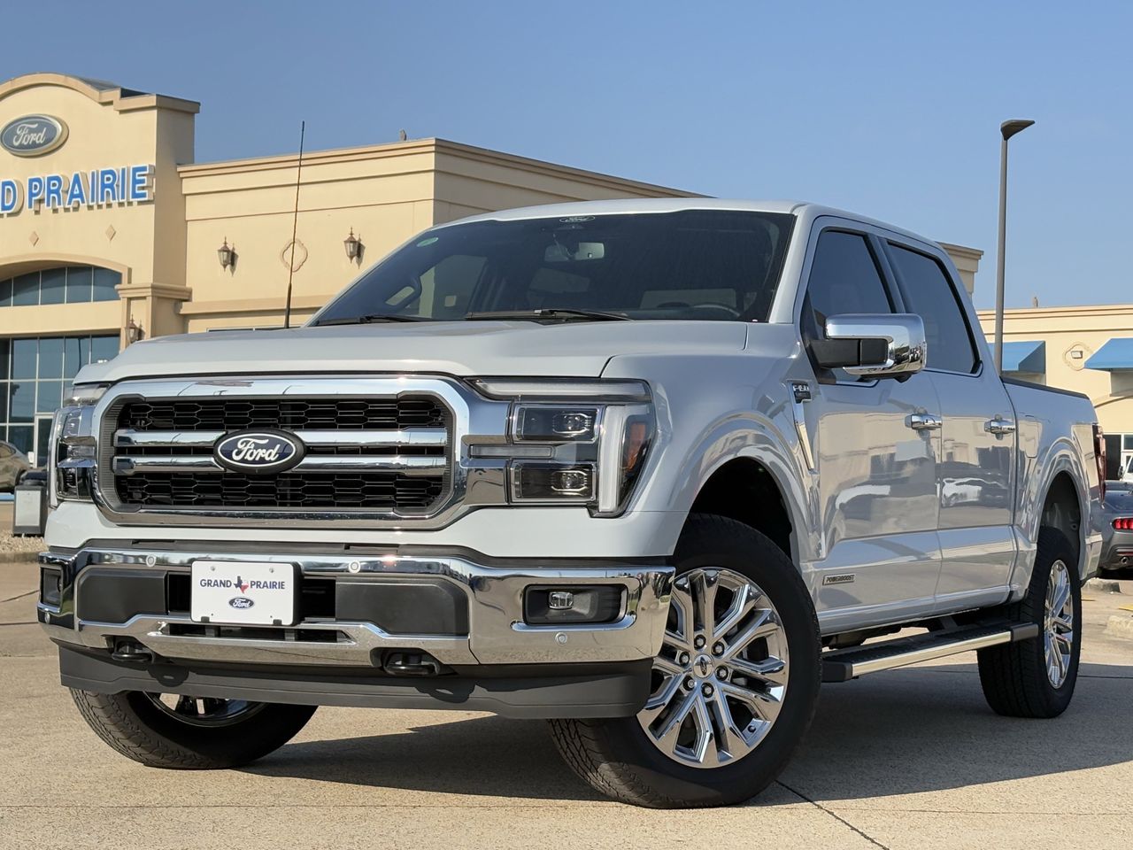 2025 Ford F-150 Lariat - Photo 2