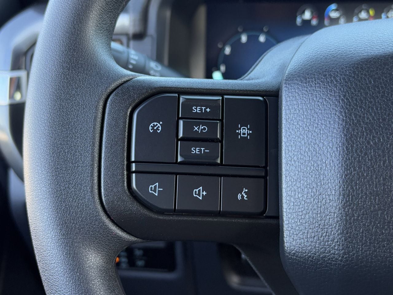 2025 Ford F-150 STX - Photo 14