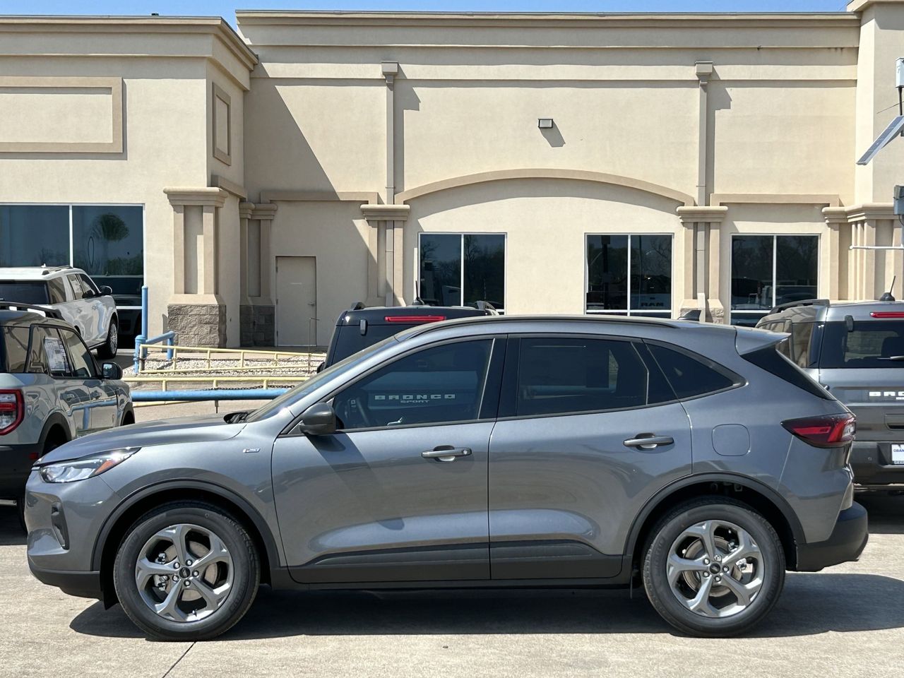 2025 Ford Escape ST-Line photo 3