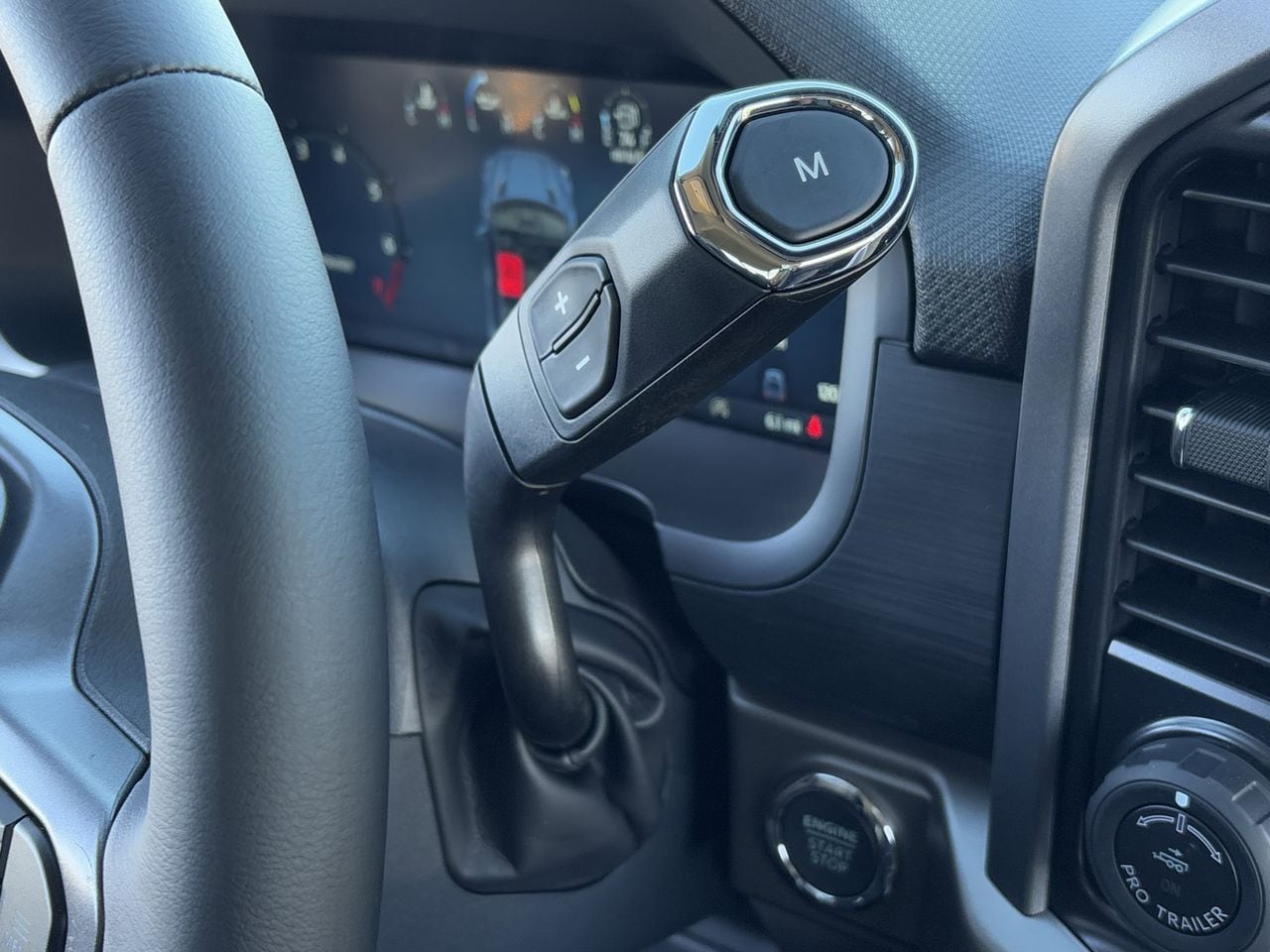 2025 Ford F-150 XLT - Photo 17