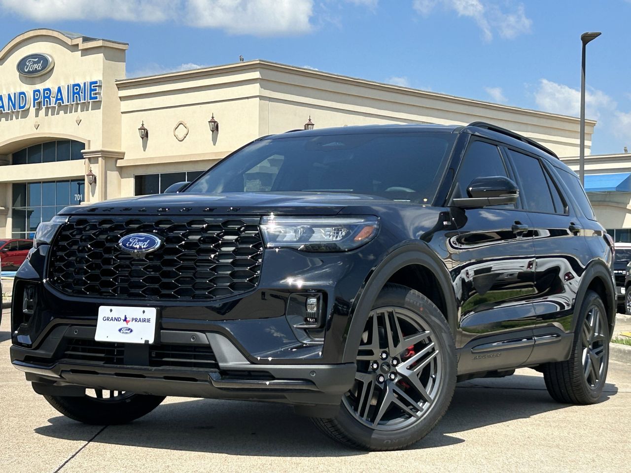 2025 Ford Explorer ST-Line photo 2