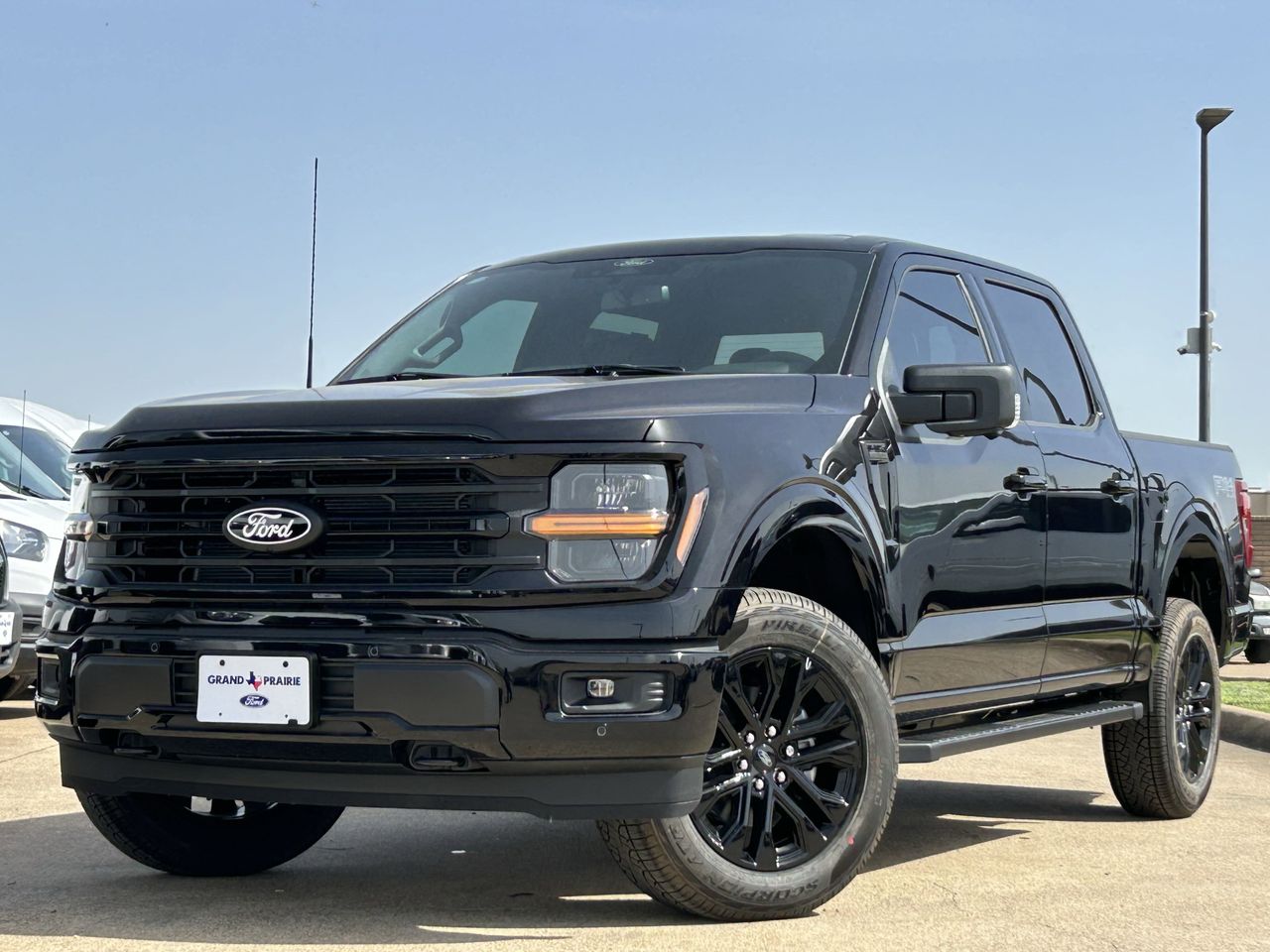 2025 Ford F-150 XLT photo 2