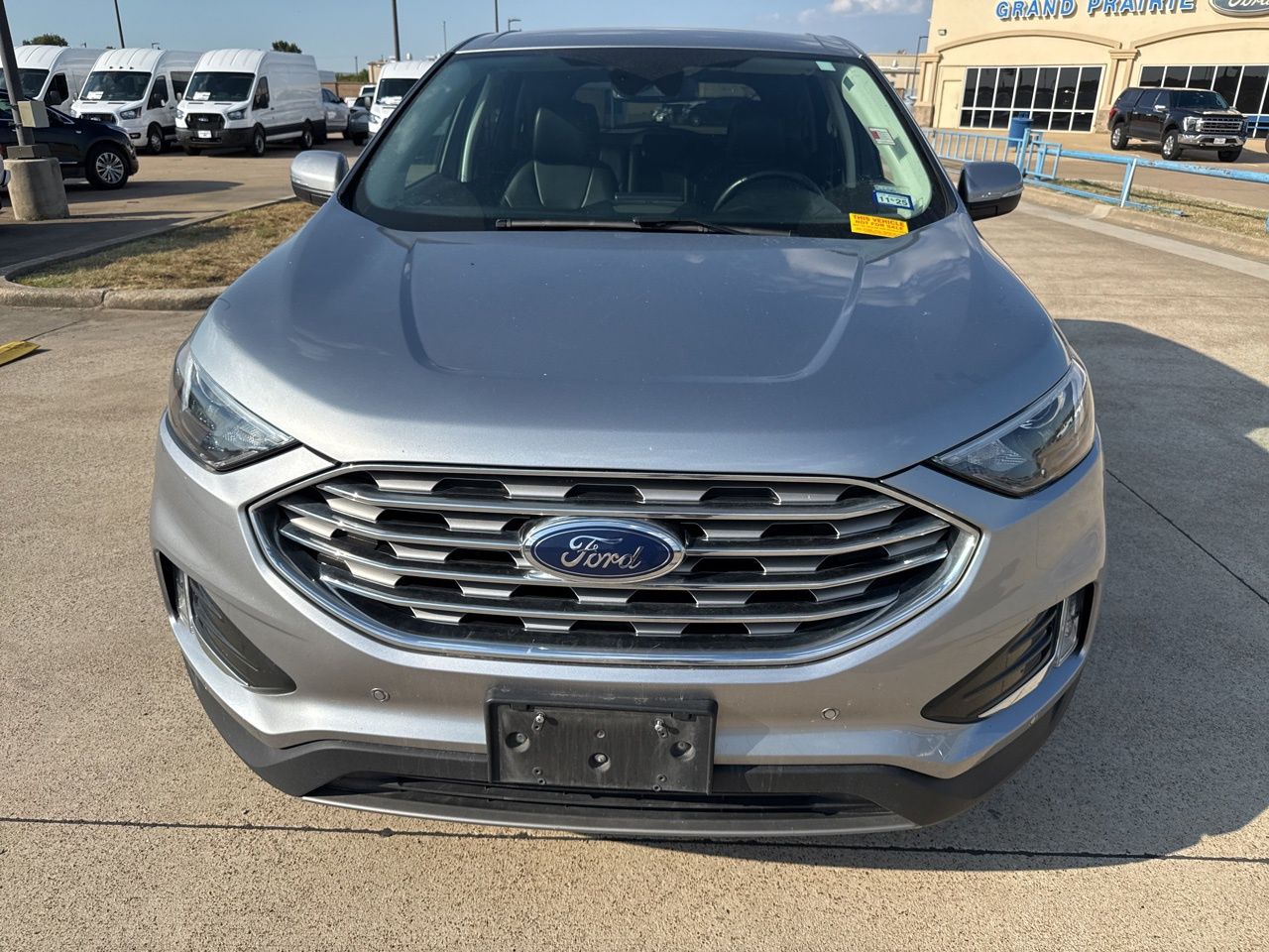 2022 Ford Edge Titanium photo 2